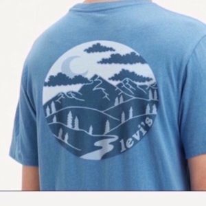 NEW Levi's light blue mountain graphic tee